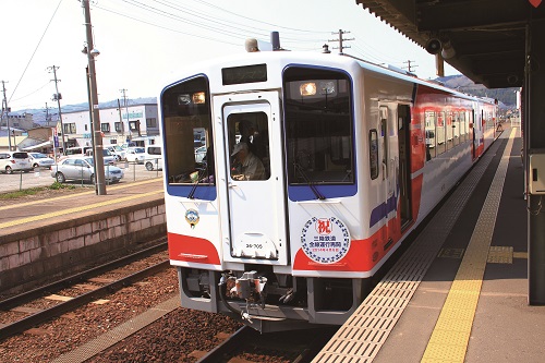 在311 海嘯中嚴重受創 的三陸鐵道於2014 年4  月6 日復駛／陳怡珊攝